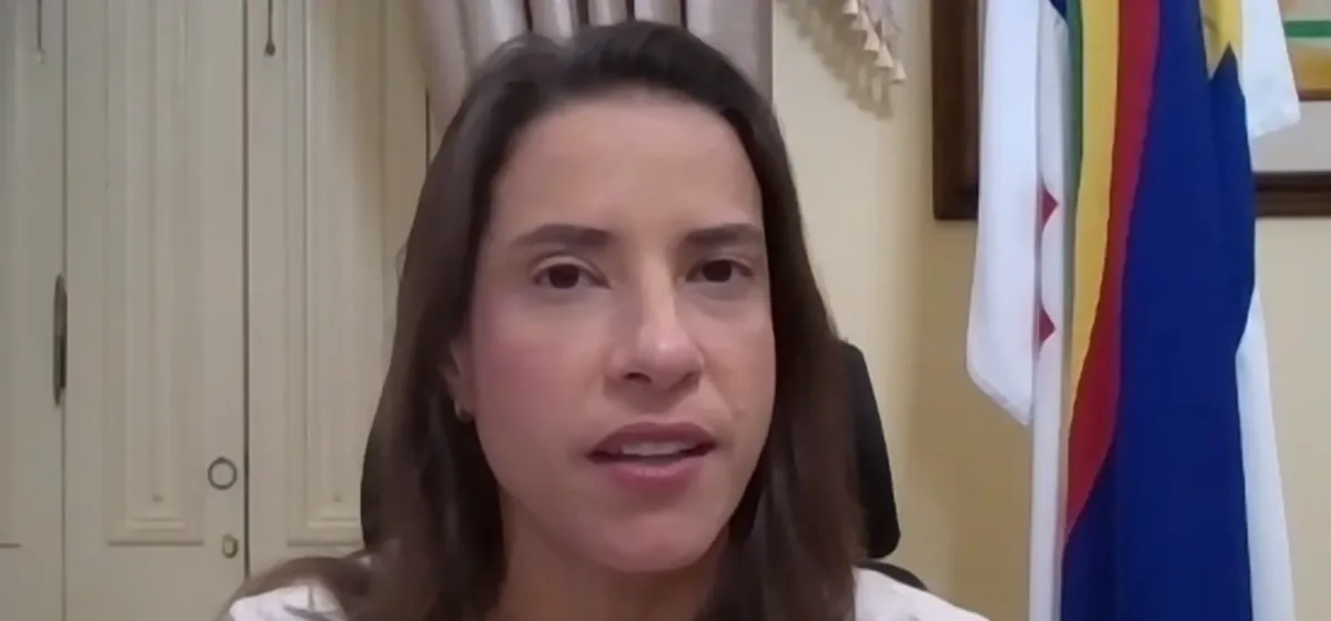 Raquel Lyra evita nacionalização do debate político e destaca foco em Pernambuco